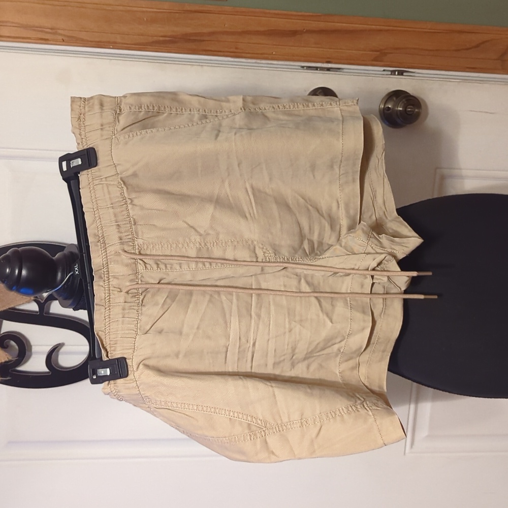 Loft Drawstring Shorts size XL khaki 2"